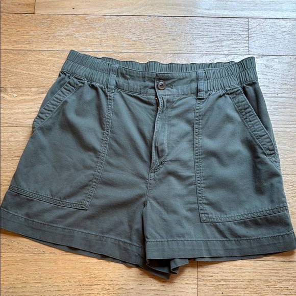 GAP Olive Green Casual Shorts - Picture 1 of 8